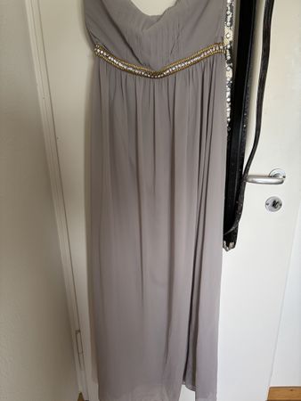 Abendkleid grau Grösse S mit Verzierungen kleine Flecken