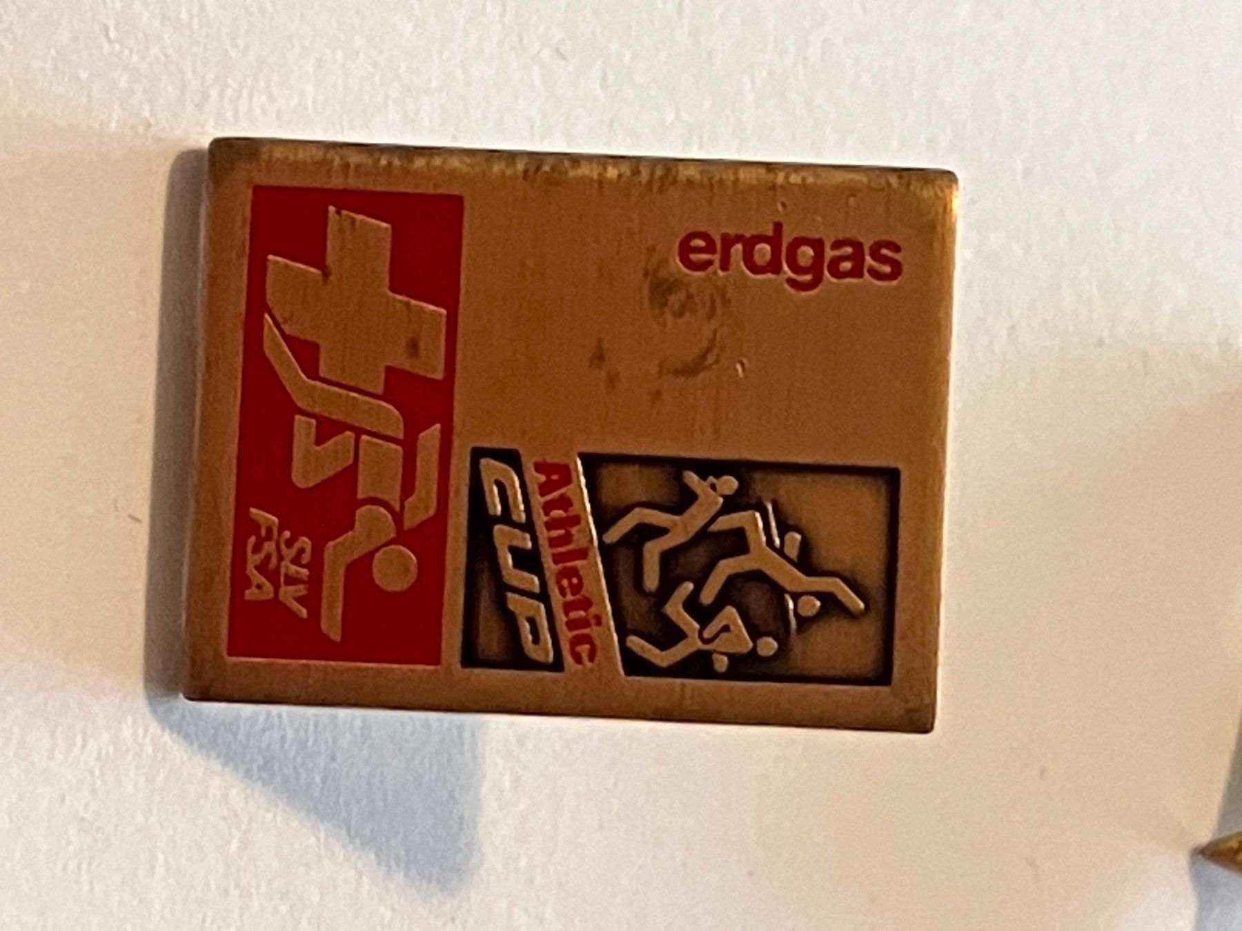 Placchette & Badge: 1 Pin Athletic Cup Erdgas SLV FSA – Usato da Basel venduto da djwwpp