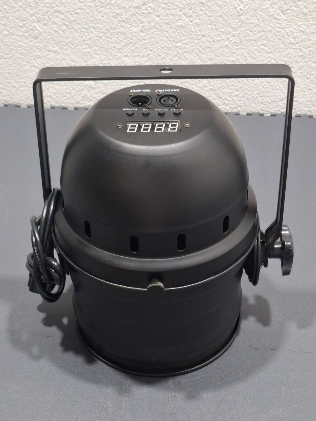 Lampade: Projecteur LED DMX scène par 54 LED – Usato da Villars-Ste-Croix venduto da pau_8fls 4