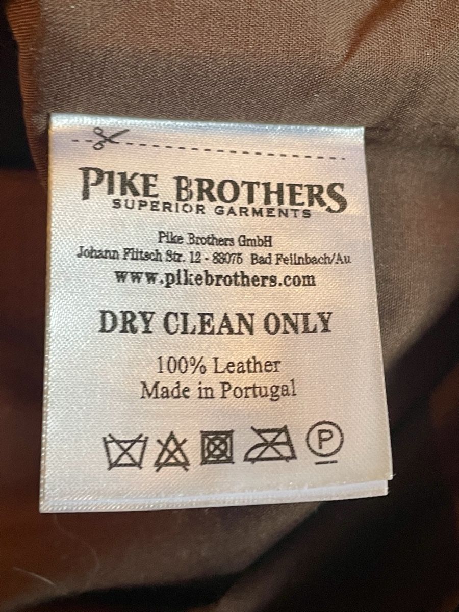 Pike Brothers Giacche: Braune Lederjacke Pike Brothers Grösse L neu – Nuovo e nell'imballaggio originale da Gebertingen venduto da Photographica 3