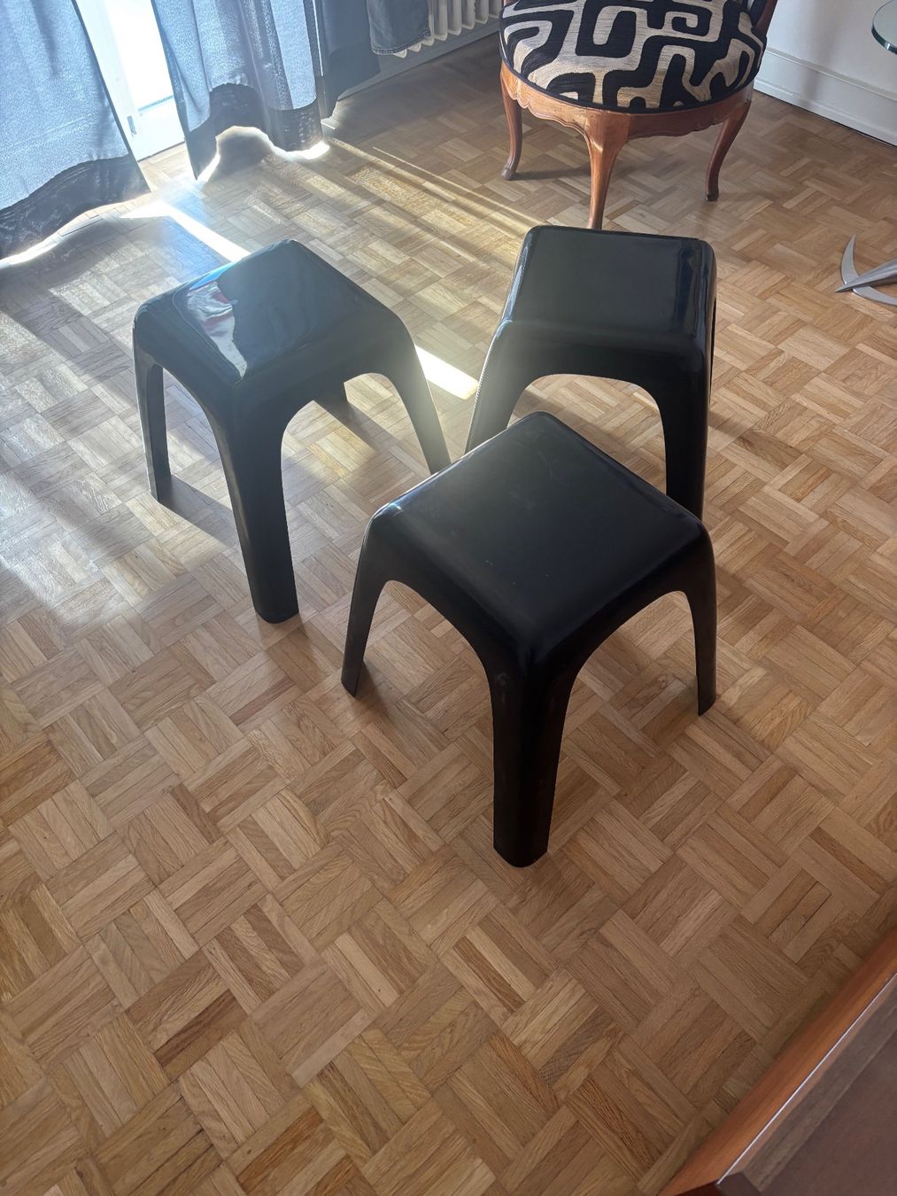 Sgabelli: Tabouret noir signer, design classique italie – Usato da Neuchâtel venduto da luc_8c68 1