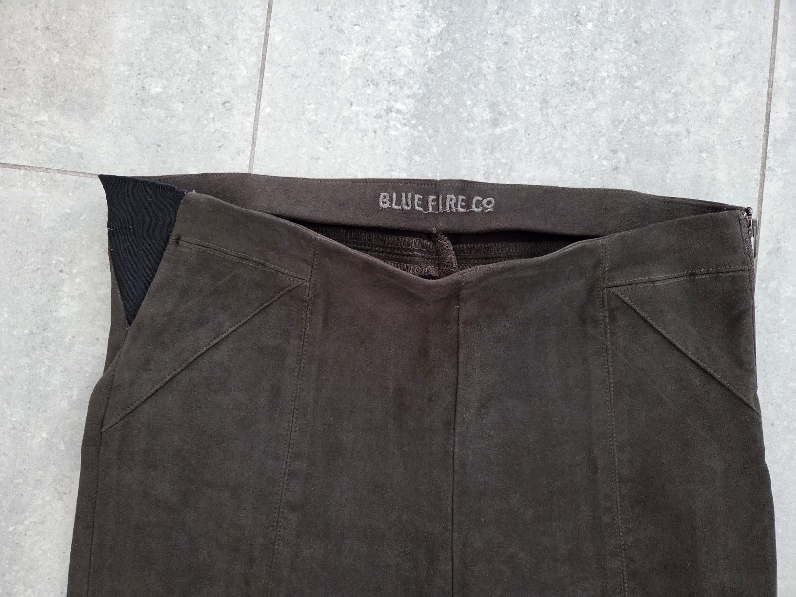 Pantaloni: schöne Hose, Kunstlederhose, Velours, Blue Fire – Usato da Wiesendangen venduto da Sinhuk 1