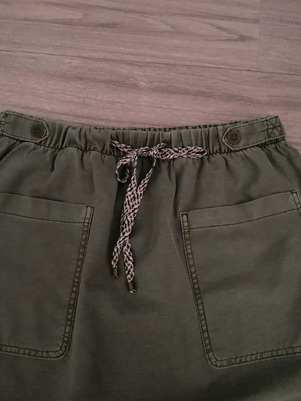Gonne: MASSIMO DUTTI Rock Gr. 38 olive – Usato da Bonstetten venduto da VCLS 1