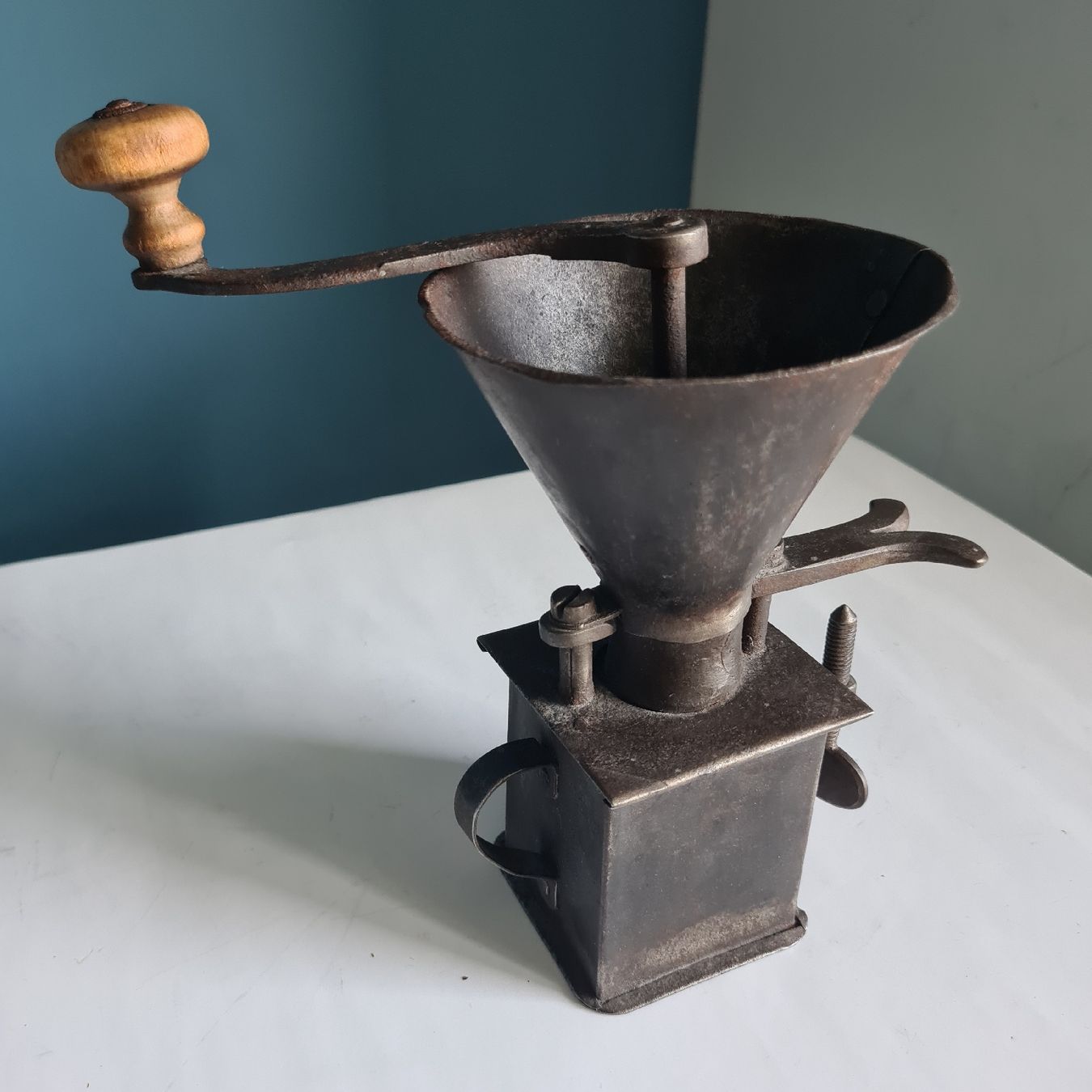 Küchengeräte: Kaffeemühle, 200jährig – Gebraucht aus Zuzwil SG von mko_6m7z 2