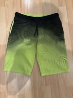 Coole Sportshorts Gr. 152, schwarz neongrün, guter Zustand