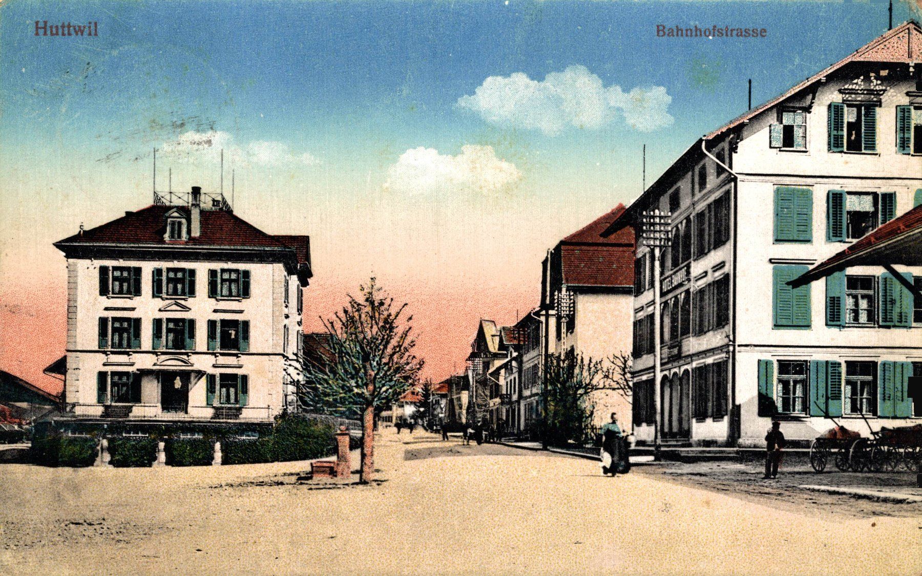 Cartoline postali: Huttwil. Bahnhofstrasse mit Hotel Bahnhof – Usato da Bronschhofen venduto da Astore