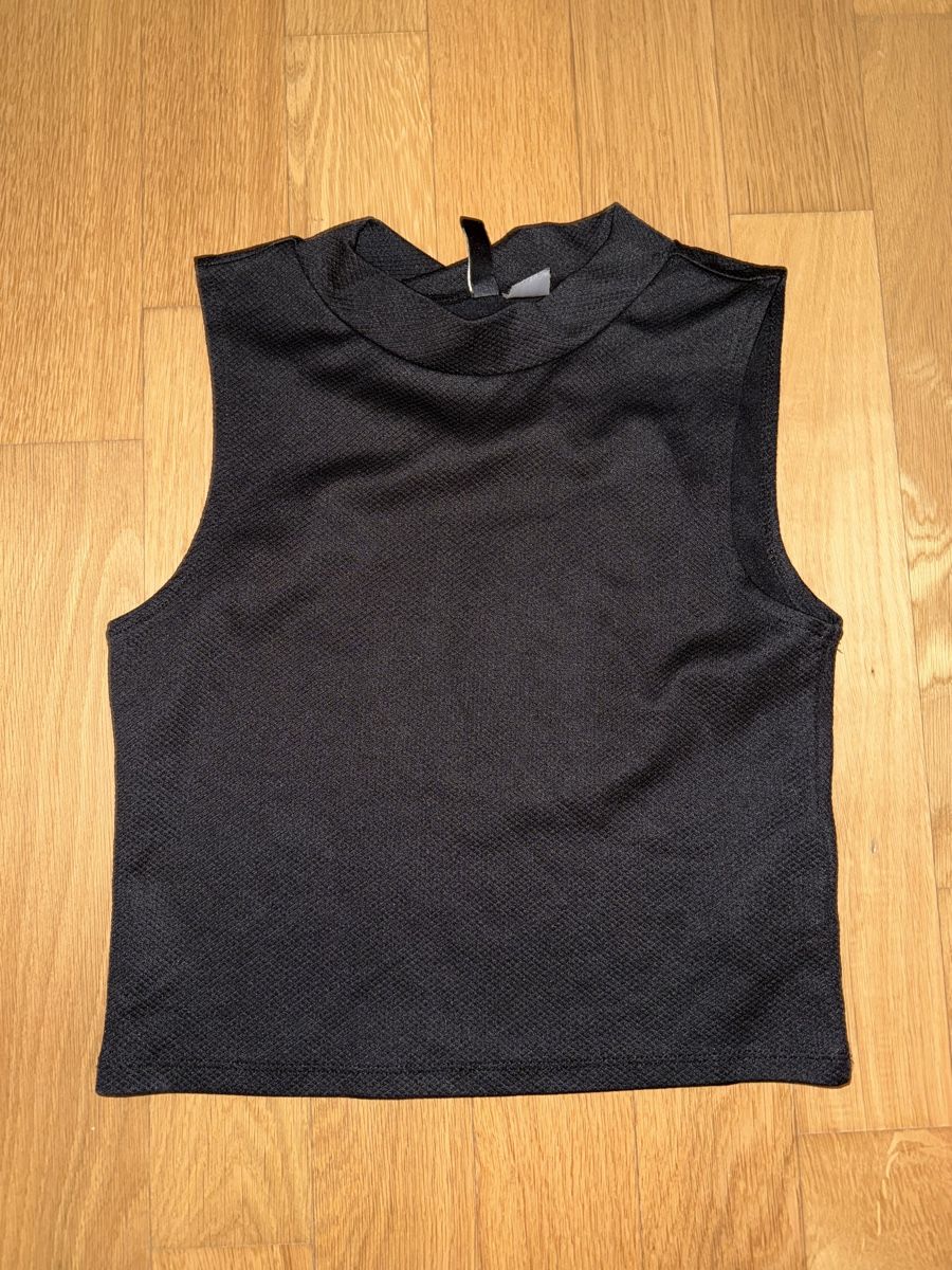 H&M Top: H&M Crop Top schwarz – Usato da Winterthur venduto da yar_dpp8