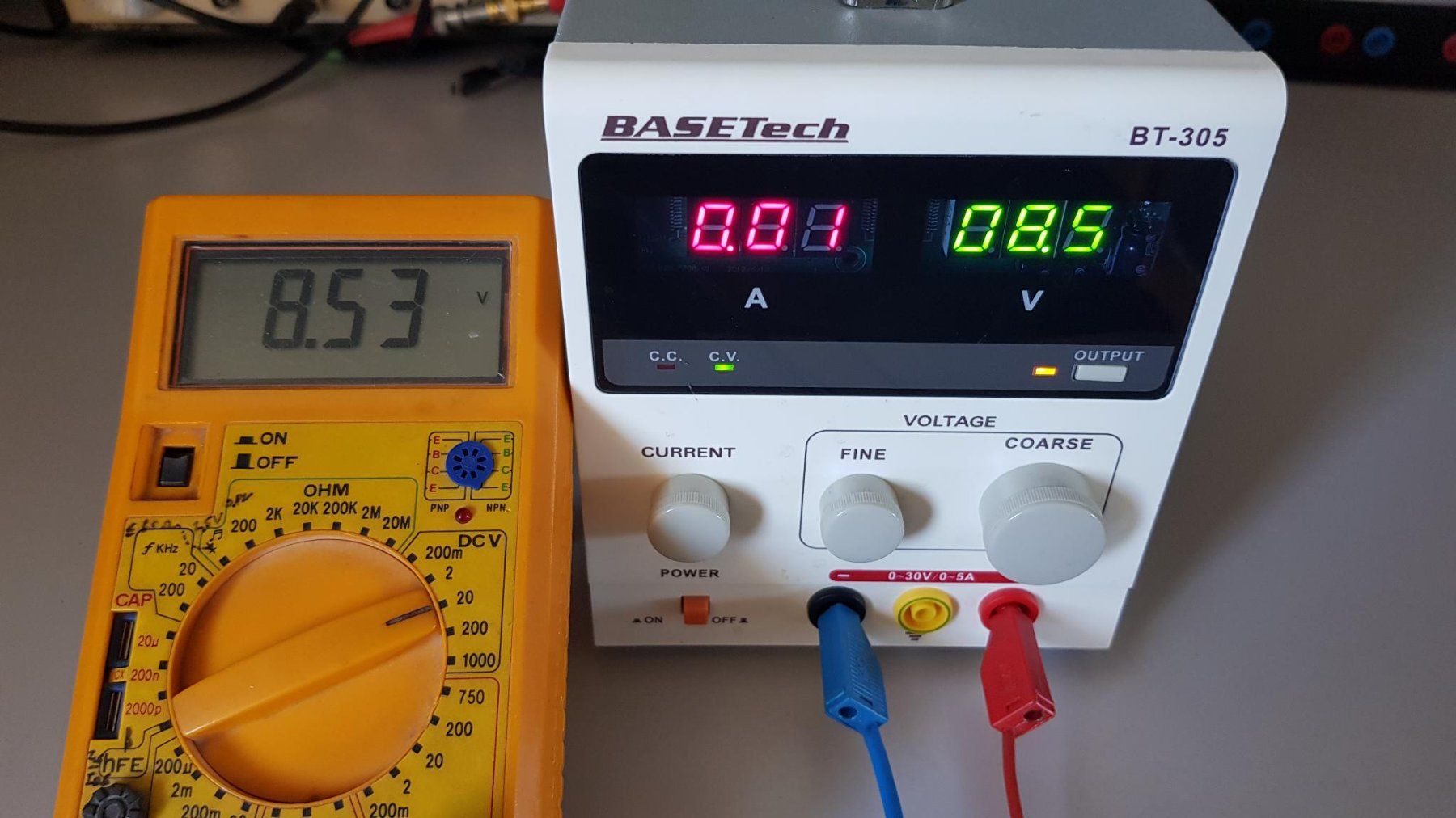 Elettrotecnica: BASETech BT-305 Labornetzteil 0-30VDC 0-5A – Usato da Frauenfeld venduto da Tozz 1