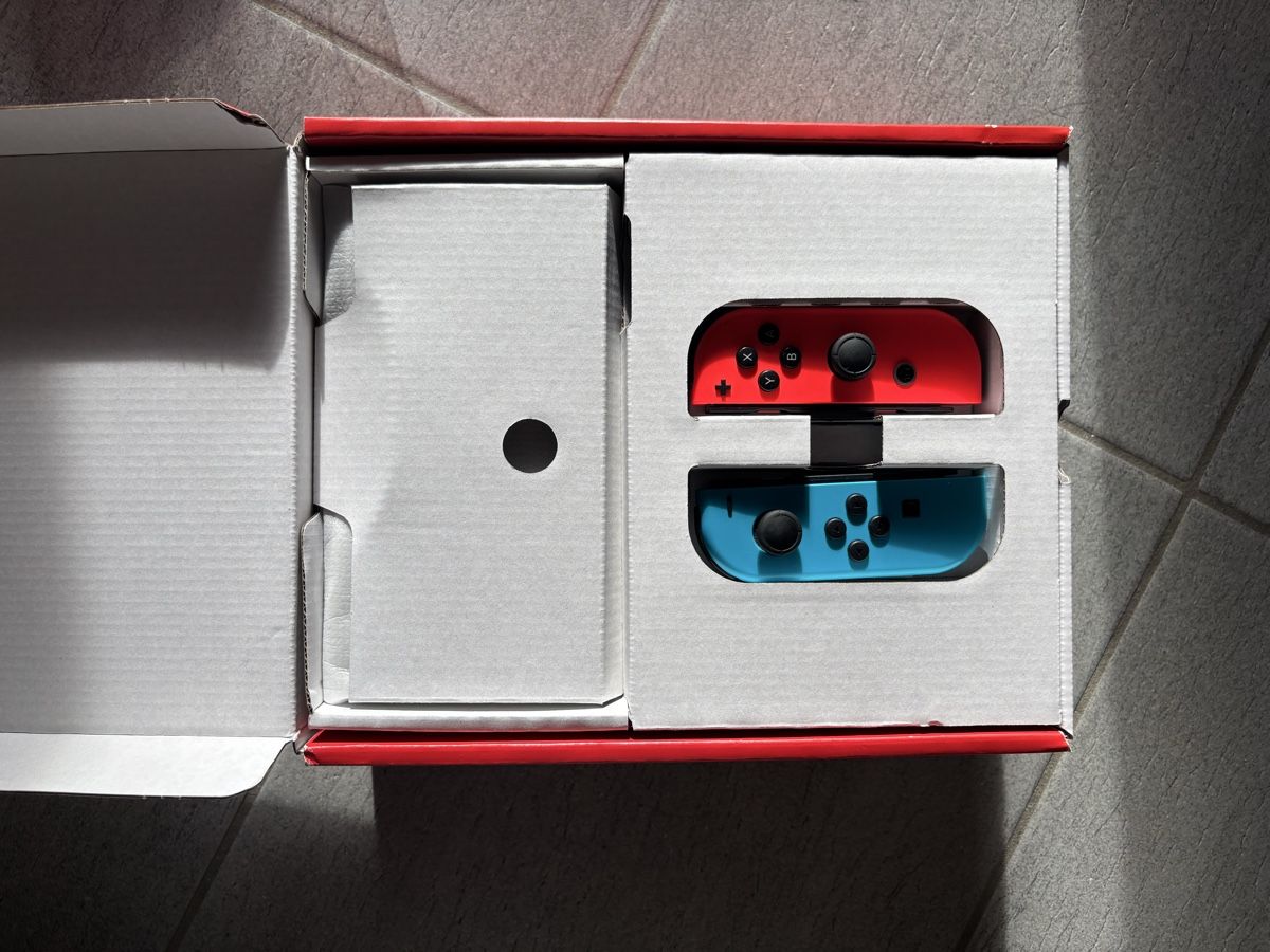 Nintendo Console: Nintendo Switch neu + controller pro – Nuovo e nell'imballaggio originale da Novazzano venduto da aaaaac27 3