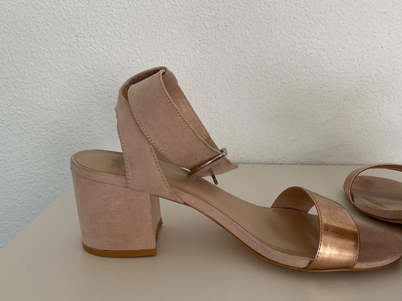 Scarpe da donna: Sandalen rose-gold Grösse 40 – Usato da Oberrohrdorf venduto da SMZ00 2
