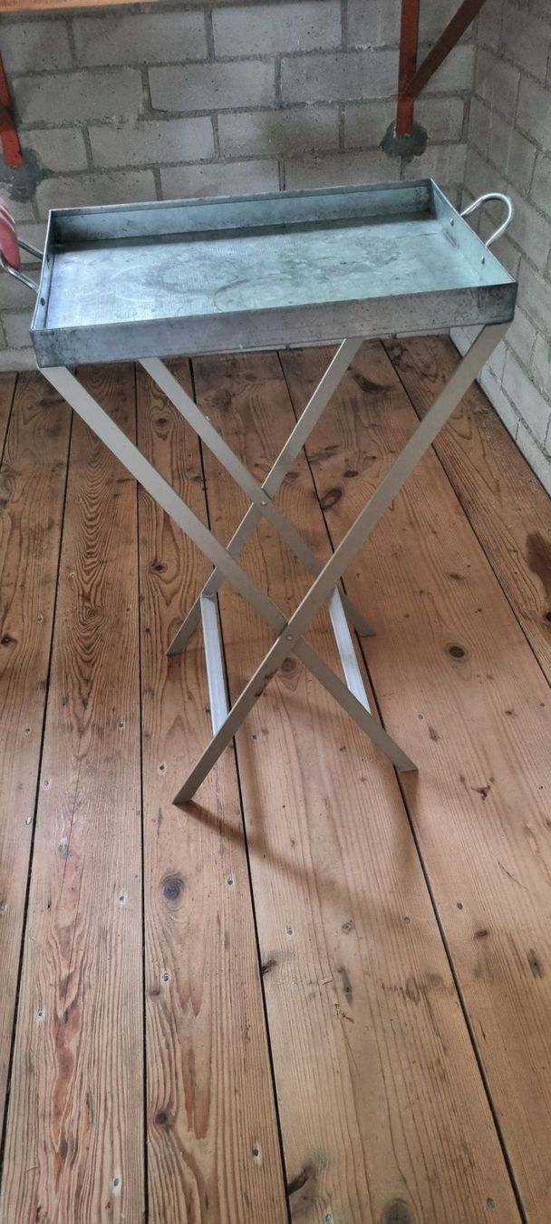 Tische: Kleiner Multifunktion Servier-Tisch – Gebraucht aus Derendingen von Rider3