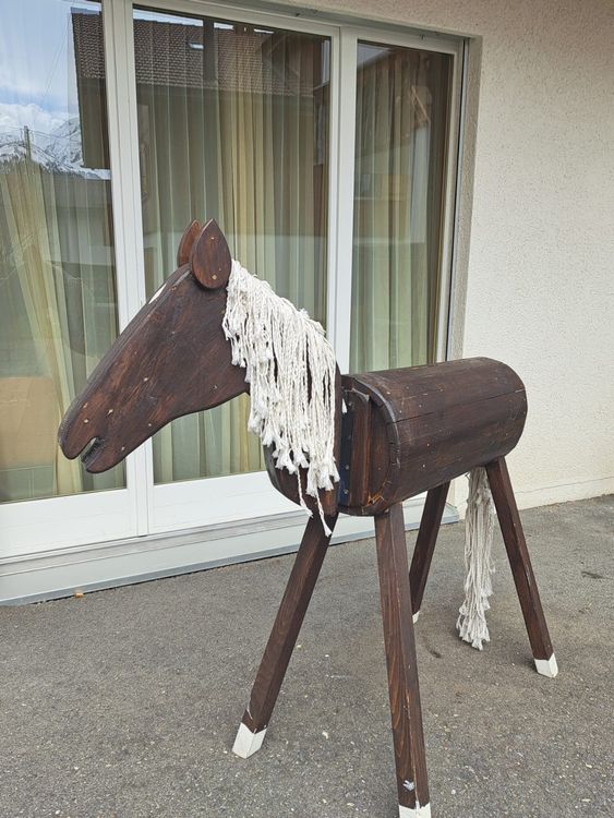  Holzpferd mit Sattel 