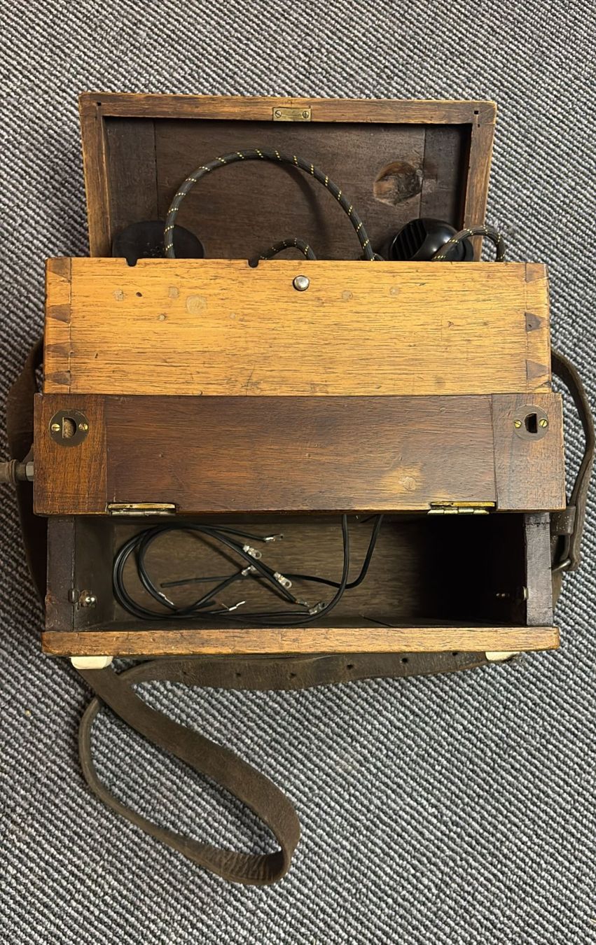 Telefoni: antikes Telefon in Holzkiste – Usato da Wangen b. Olten venduto da Hba2 2