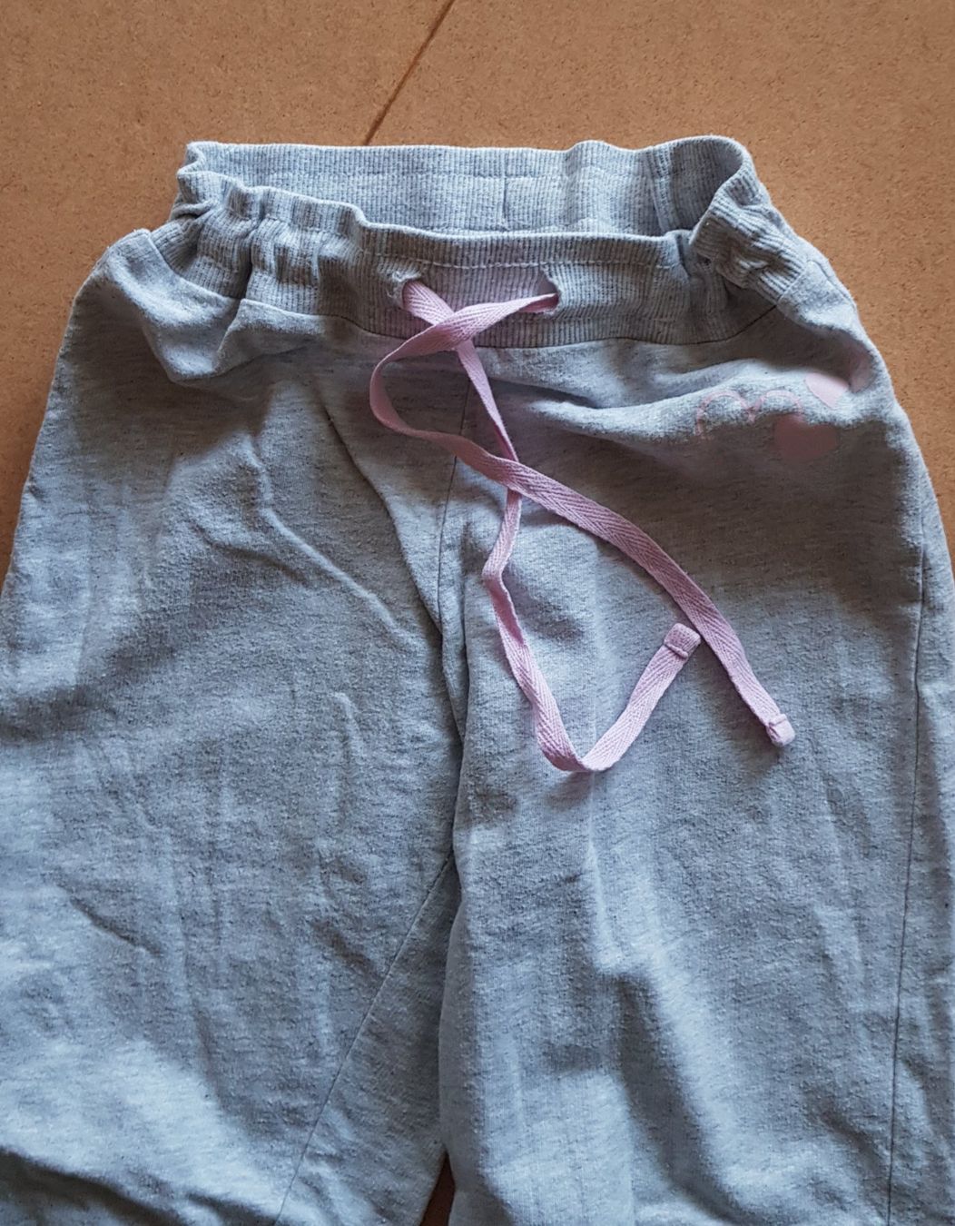 Hosen: Trainer-/Jogginghose 122/128 von Kids – Gebraucht aus Thun von lede 2
