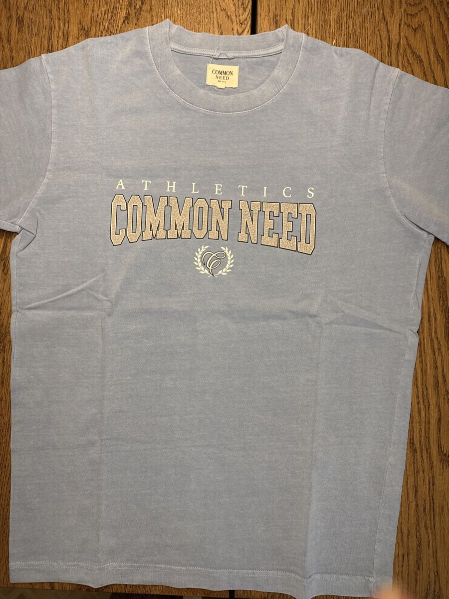 T-shirt: Common Need T-Shirt – Nuovo (secondo la descrizione) da Bülach venduto da Suters0403 1