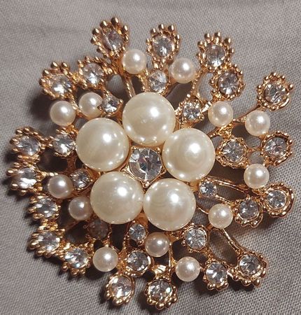 Elegante Vintage Brosche mit Perlen und Strass, goldfarben