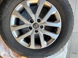 Superbe Occasion de 4 pneus sur jantes 235/65R17