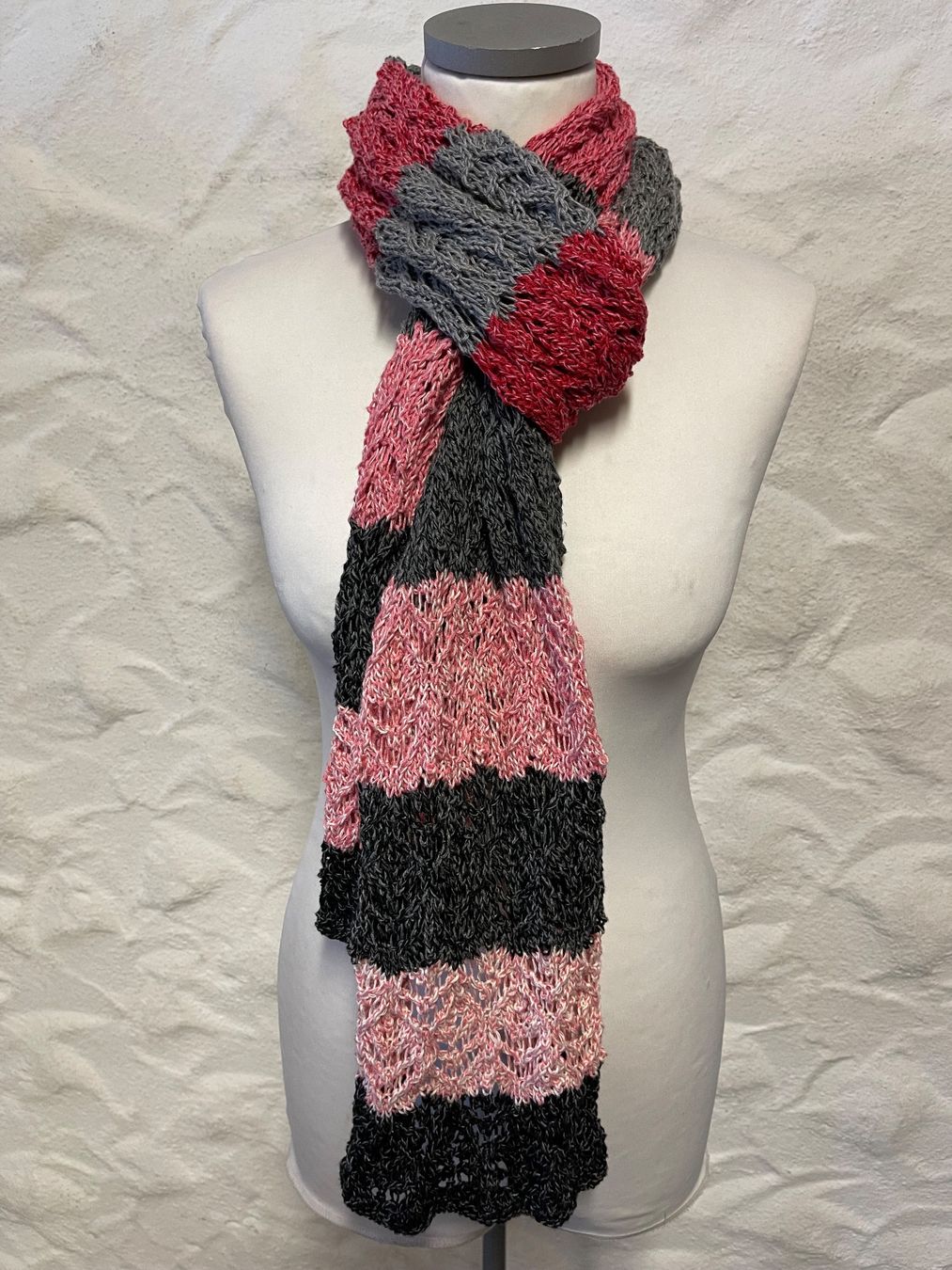 Foulard & Sciarpe: Schal, rot/grau – Nuovo (secondo la descrizione) da Urnäsch venduto da pas_5r9c 1