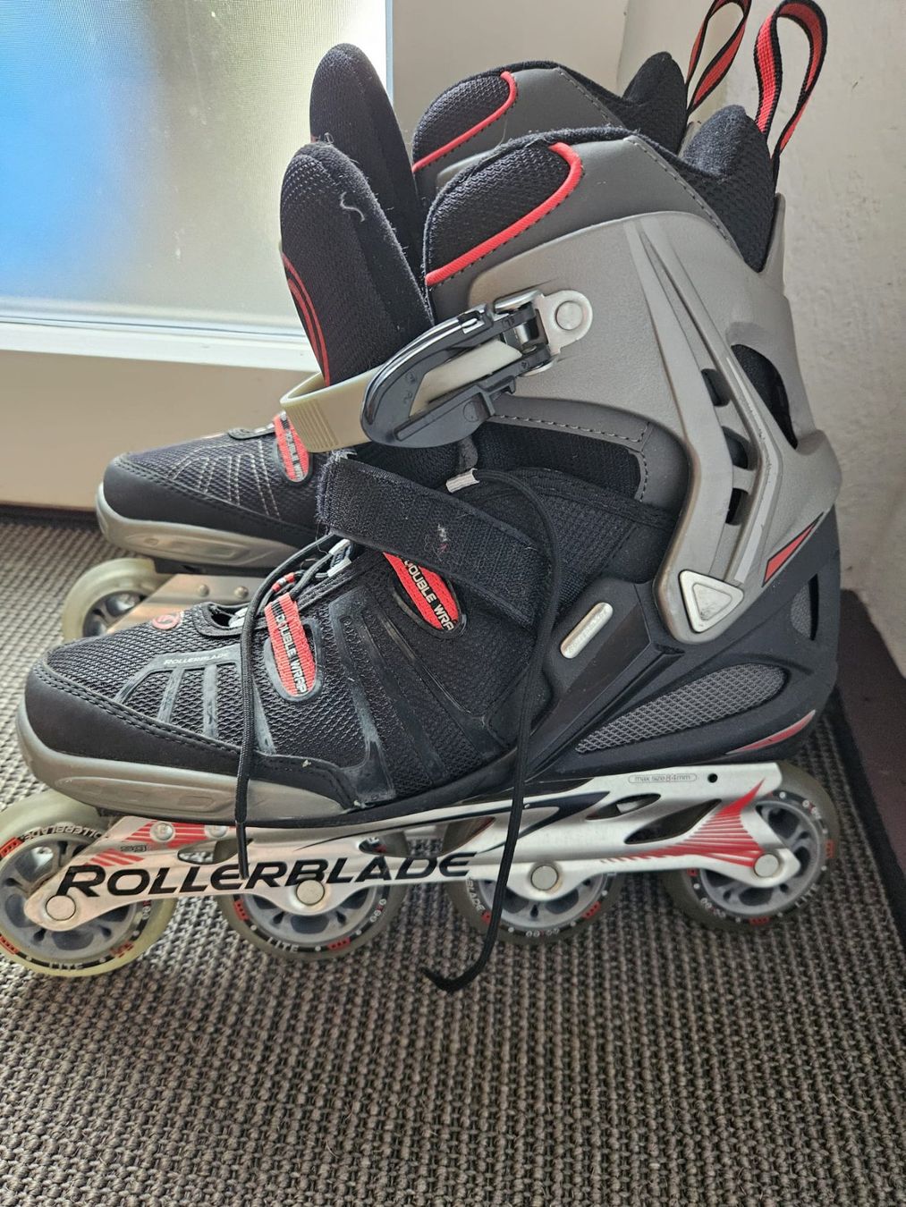 Pattini in linea & Pattini a rotelle: Rollerblades – Usato da Bern venduto da Fritz-Rita 1