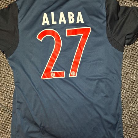 Originales FC Bayern Trikot #27 Alaba in Grösse L