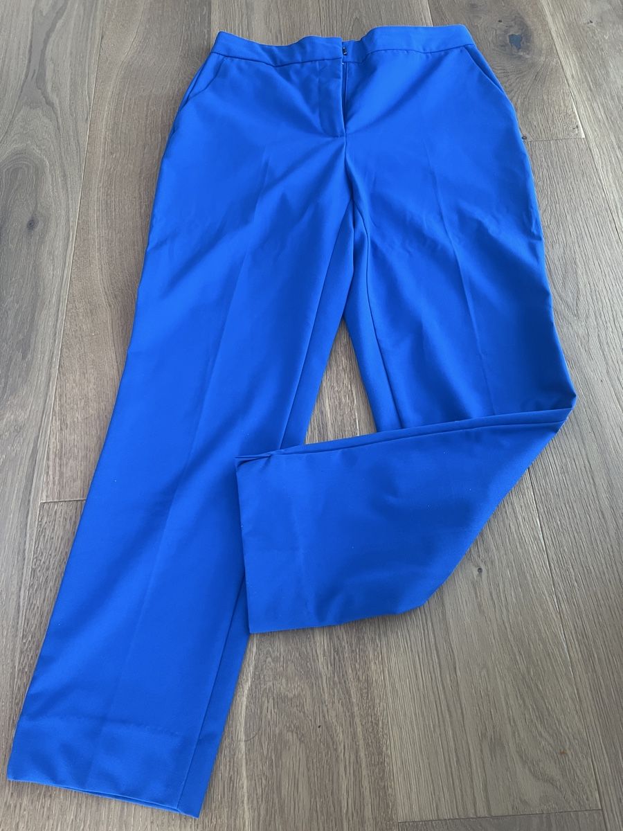 Zara Lots de vêtements: Blaue Zara Stoffhose, Grösse 36 , pull&bear bluse -paket – D'occasion à Herzogenbuchsee par jenny.24.01 1