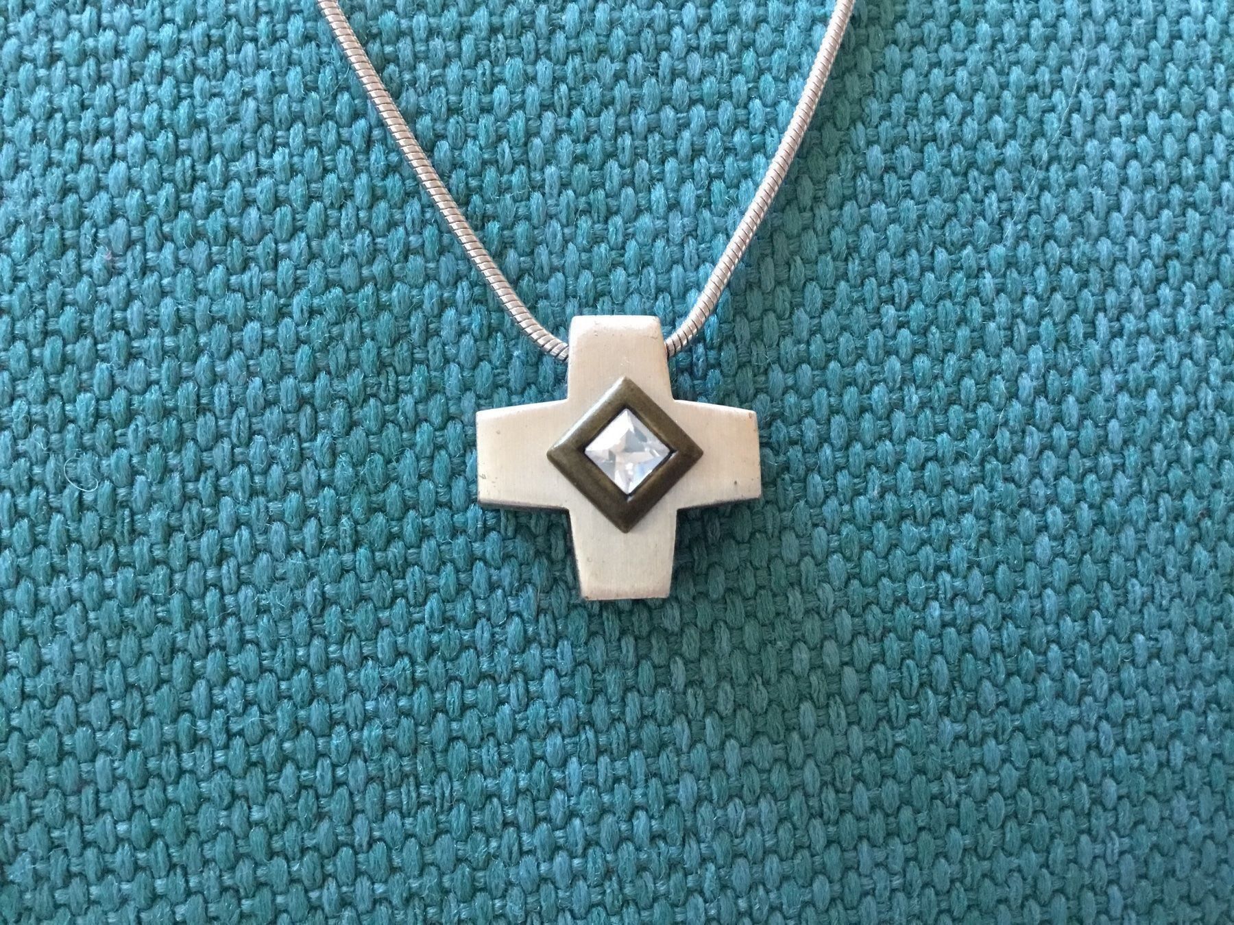 Catenine: Collier avec pendentif croix et brillant – Nuovo e nell'imballaggio originale da Le Landeron venduto da nic_8hd5 1