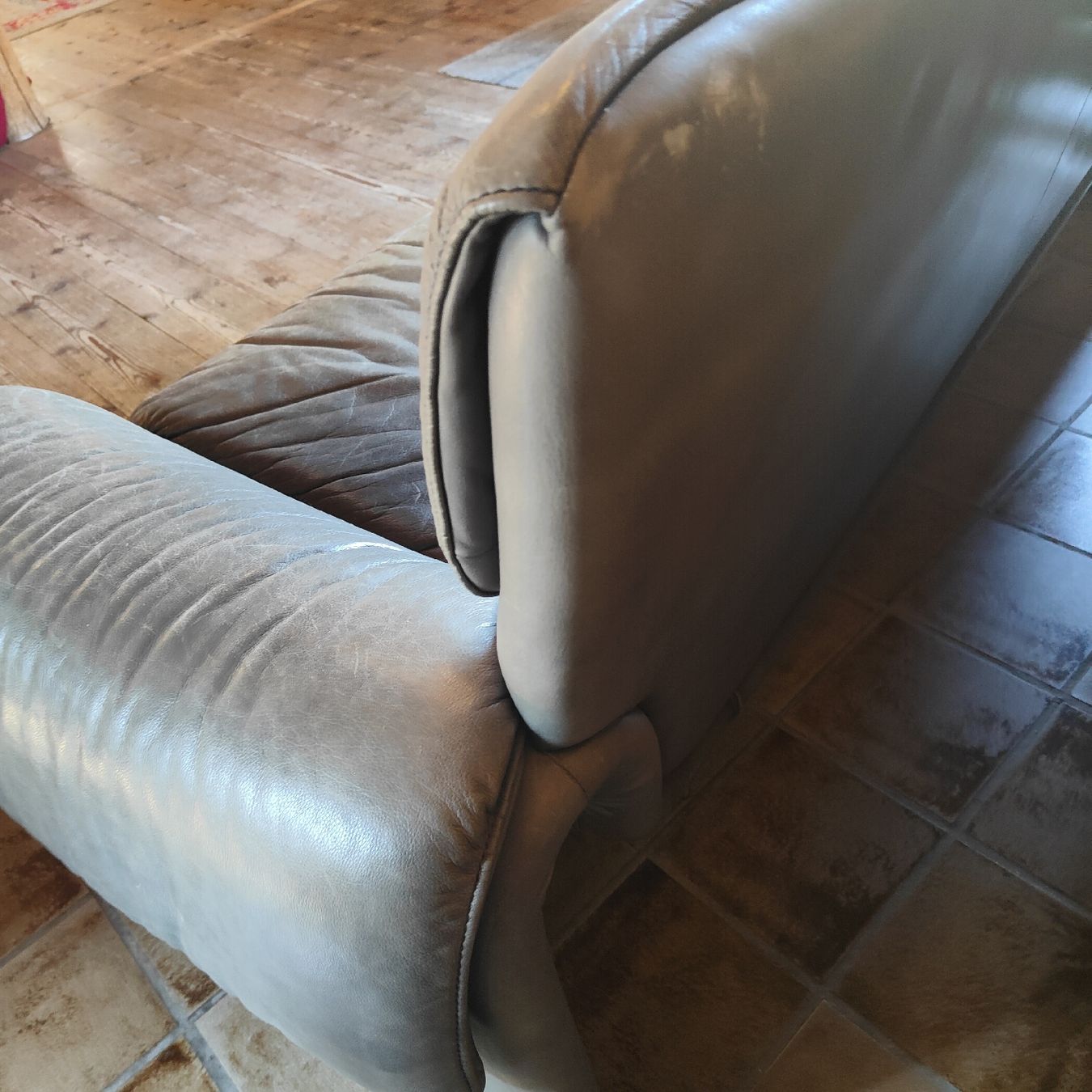 Sofas: Ledersofa 3-Sitzer hellgrau – D'occasion à Buch b. Frauenfeld par Sesi13 3