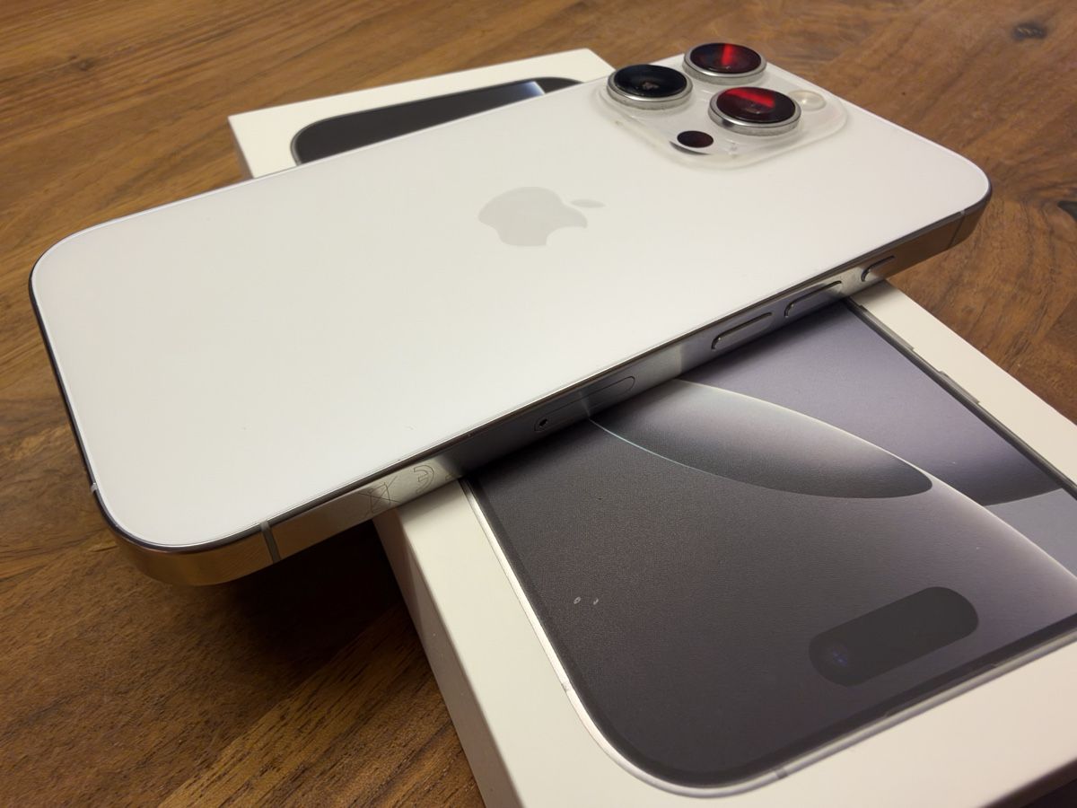 Apple Telefoni cellulari / Smartphones: iPhone 16pro titanium white 11 Monate alt – Usato da Dättwil AG venduto da blaabla 3