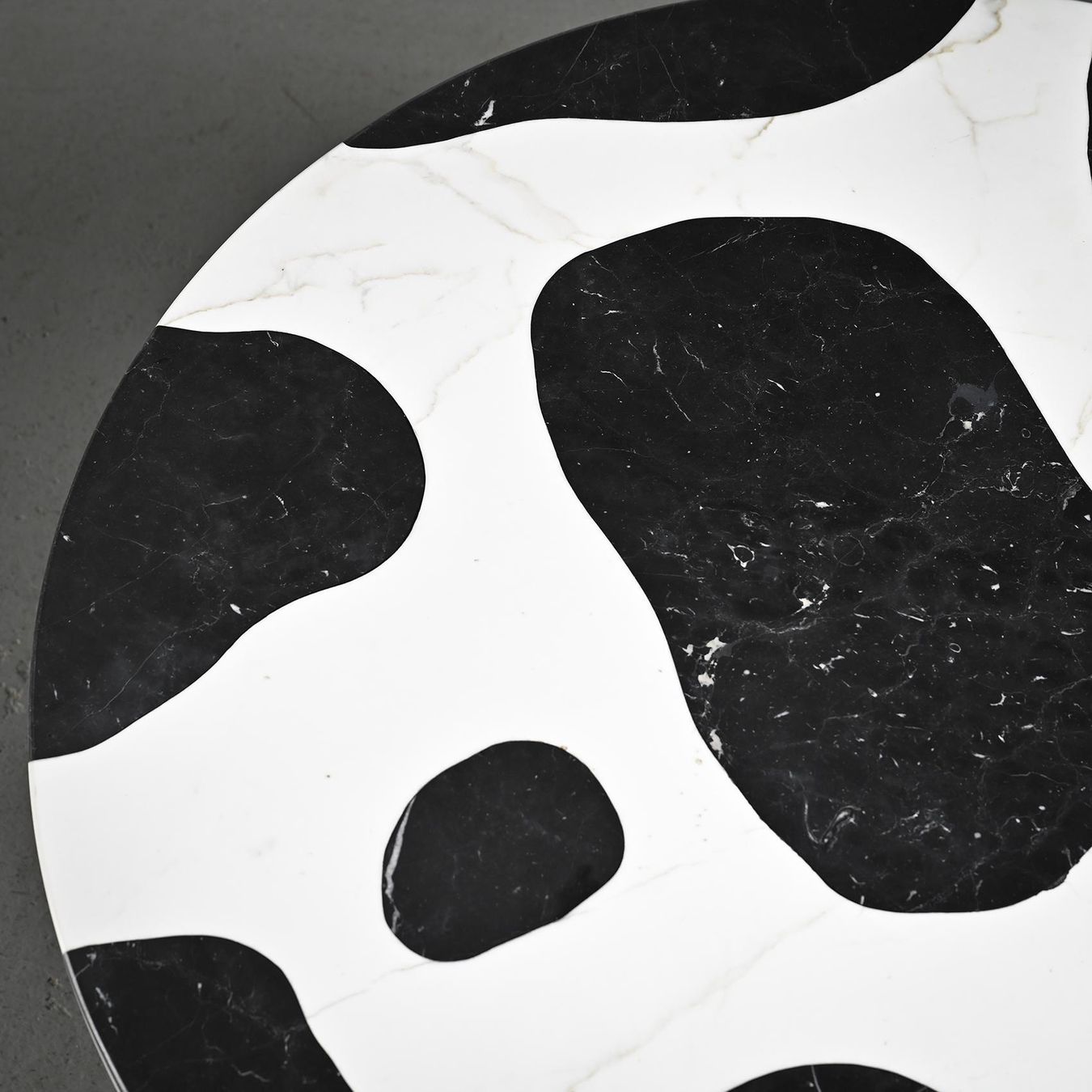Tavoli: Esstisch KAMPUR von Michele de Lucchi – Usato da Zürich venduto da ERATOMIUM 3
