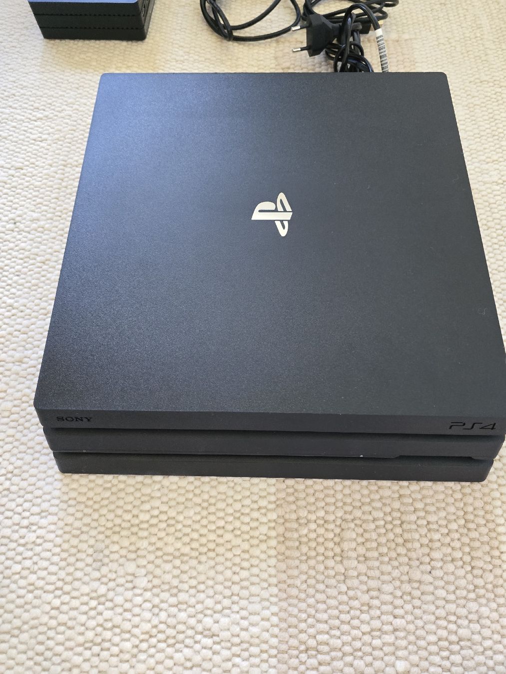Sony Konsolen: PS4 (CUH-7216B) – Gebraucht aus Pfaffhausen von paulstanley