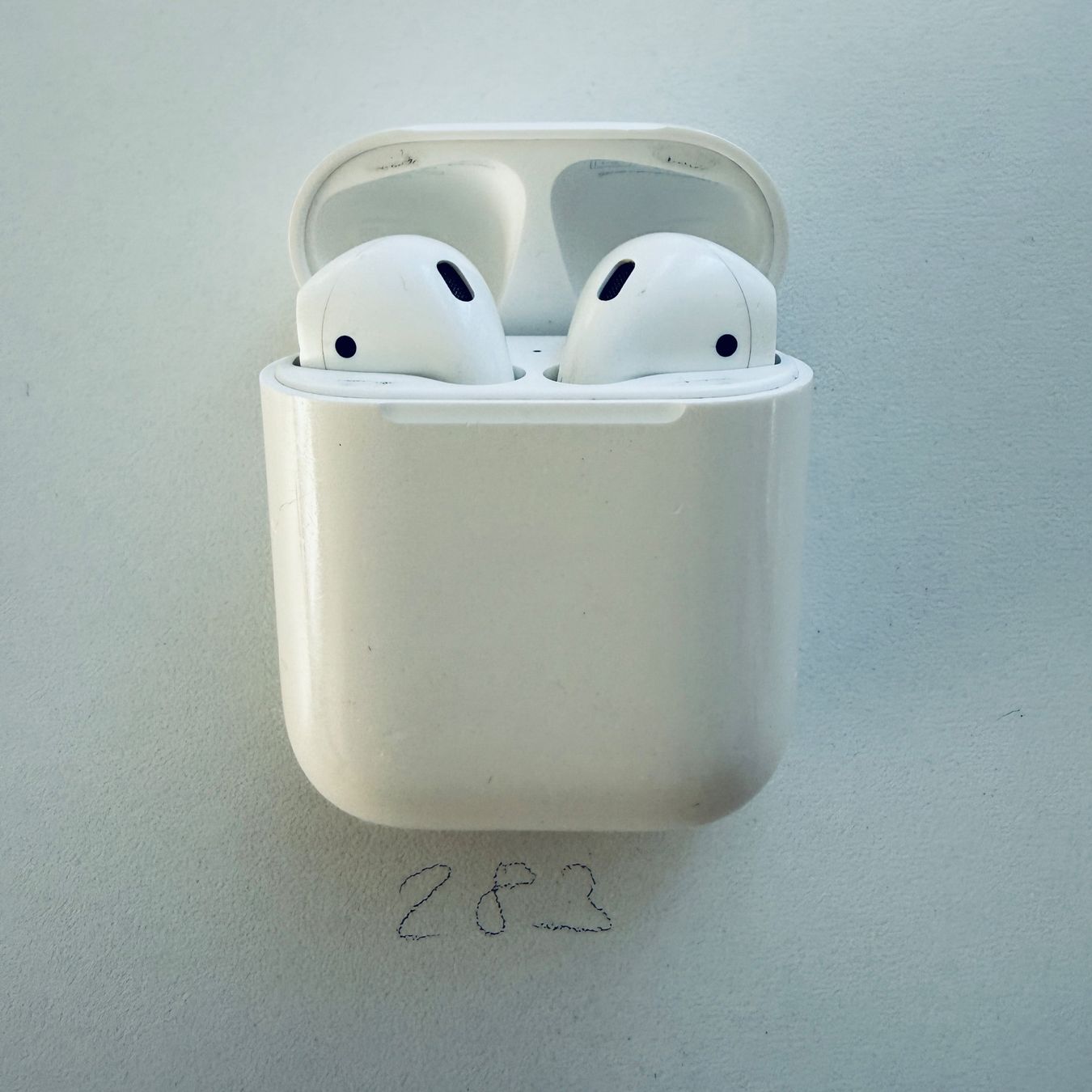 Apple Kopfhörer: Original Apple AirPods 2 Gen. Wireless Kopfhörer & Case – Gebraucht aus Basel von MY.AIRPODS.SHOP