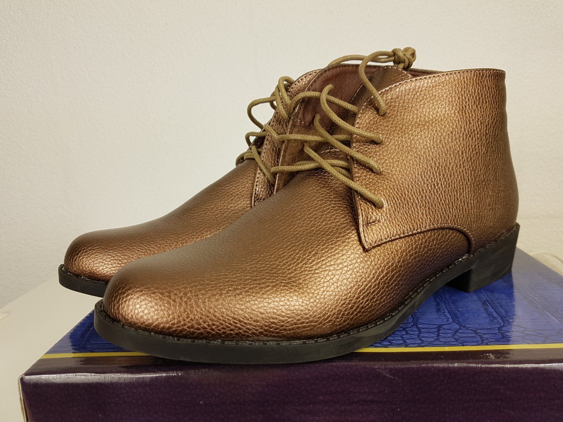 Scarpe da uomo: Glänzende Schnürschuhe Boots bronze Gr. 40 – Nuovo e nell'imballaggio originale da Seuzach venduto da VT-Collections1 2