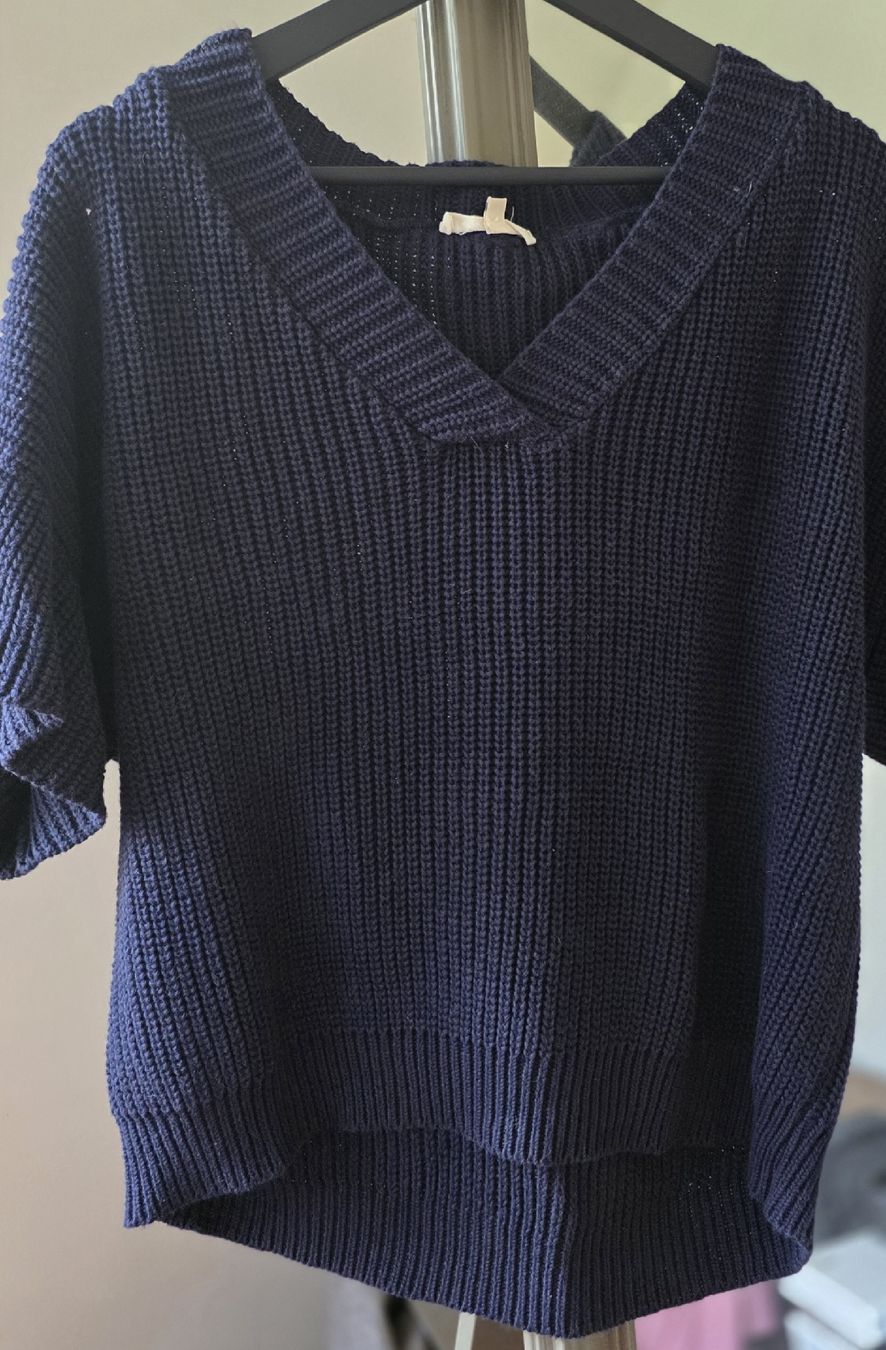 Pulls & Sweat-shirts: Pull bleu manches courtes Humility Taille M – D'occasion à Yverdon-les-Bains par van_dq65