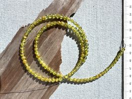 Peridot. Olivin   extra  schön rund   ca 4 mm    46 cm  TOP