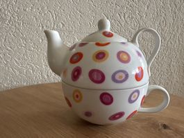Teekanne mit Tasse