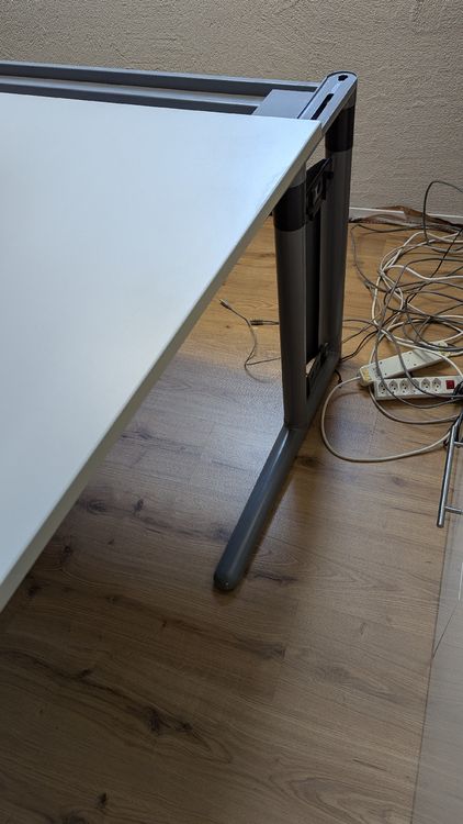 Scrivanie: Grosser Bürotisch ergonomisch 👍 2 x 1m – Usato da Rothrist venduto da Biker022 1
