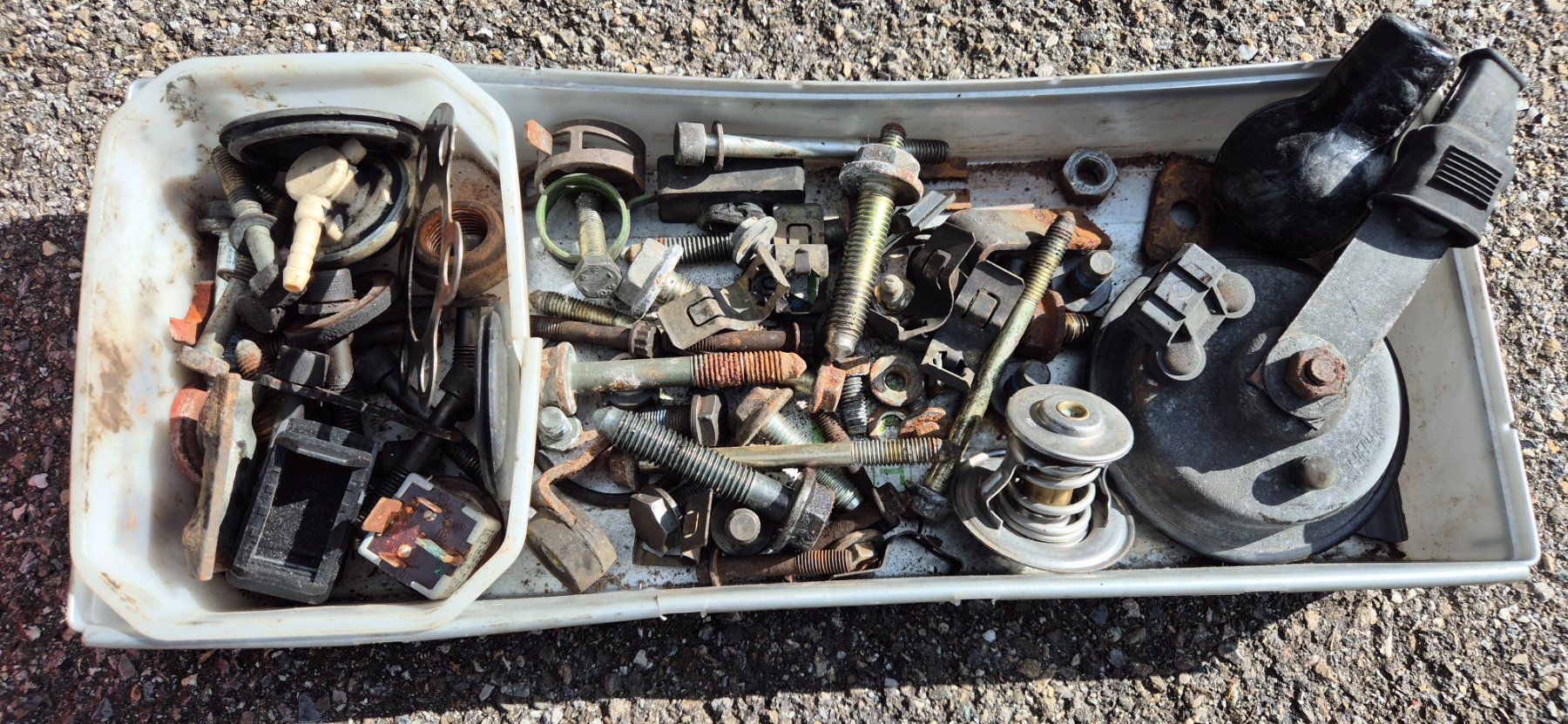 Volkswagen Tutti pezzi di ricambio auto: Golf 2 Ersatzteile – Usato da Riggisberg venduto da Mahali04