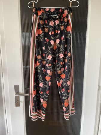 Pantalon à fleurs Zara 