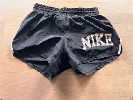 Coole Nike Shorts, ideal für Sport oder den Sommer Grösse XS