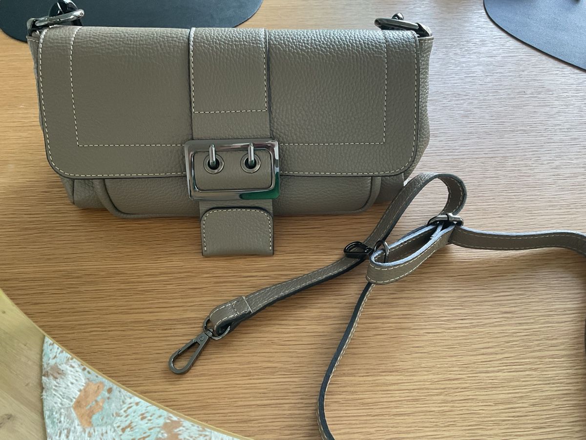 Borse da donna: Damen Leder Tasche – Usato da Stein am Rhein venduto da man_zr9n 3