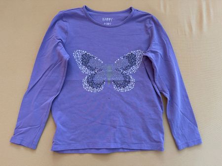 Hübsches lila T-Shirt mit Schmetterling, Gr. 122/128