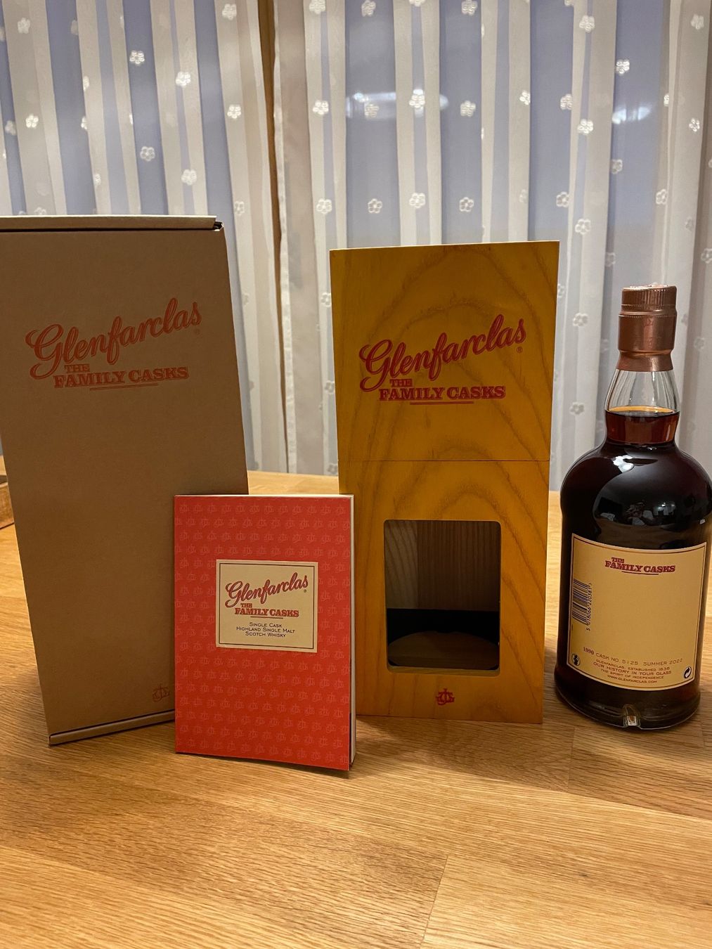 Glenfarclas Spirituosen: Glenfarclas Family Caskas 1990 – Neu und originalverpackt aus St. Moritz von cas_w97x 1