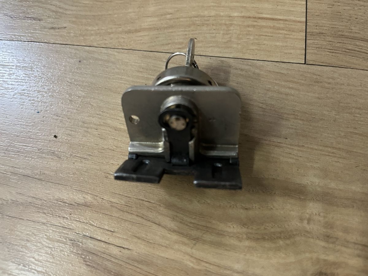 Vespa Tutti pezzi di ricambio per scooter: Vespa Faro Basso – Usato da Thun venduto da Cpia 4