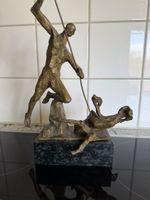 Skulptur Bronze Motiv Jäger auf Marmorsockel signiert