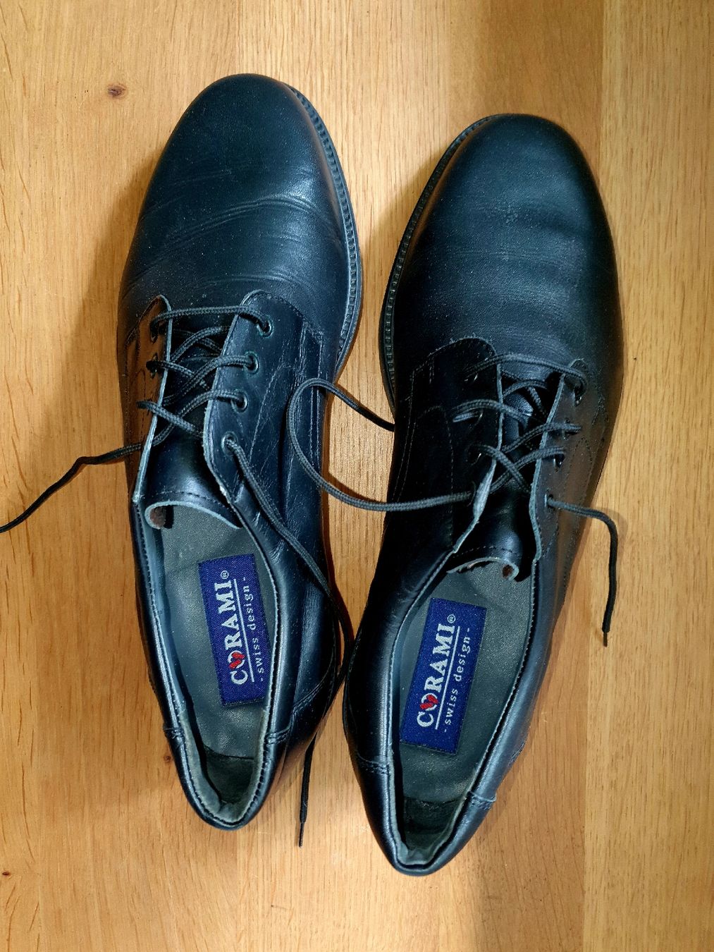 Scarpe da uomo: CORAMI Halbschuhe Herren, schwarz Groesse 9, feines Leder – Nuovo (secondo la descrizione) da Zürich venduto da Philotimo