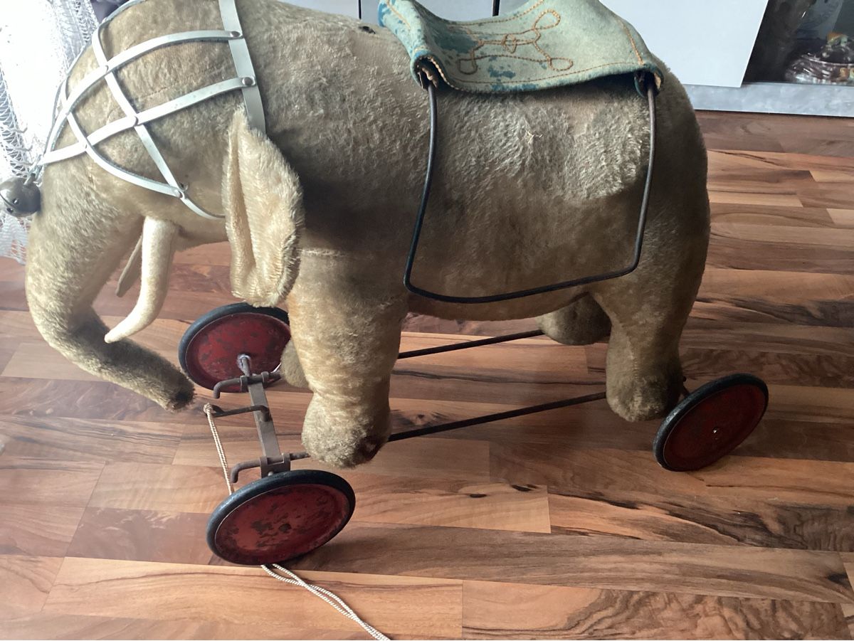 Steiff Giocattoli: ALTER STEIFF ELEFANT AUF RÄDER UM 1920/30 – Usato da Münchenstein venduto da NoSu98 2