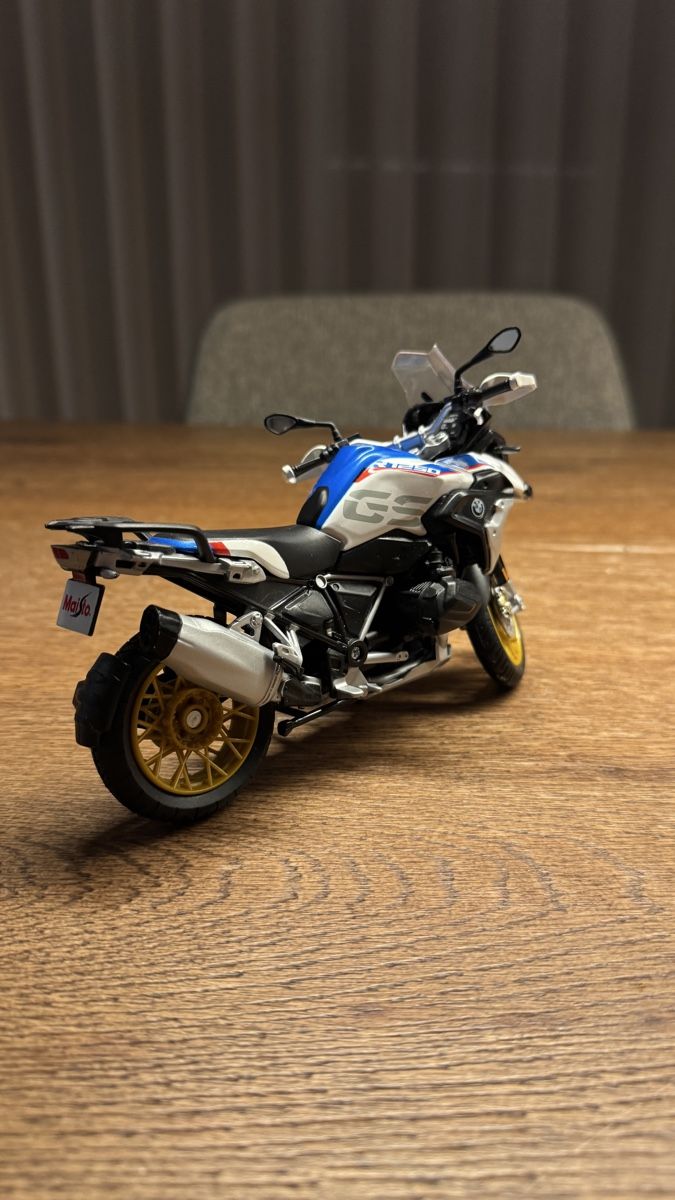 Kits de montage: BMW R1250GS Miniatur – Neuf (Voir description) à Eiken par ju.bi 1
