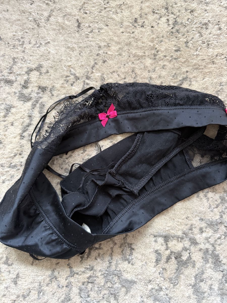 Altra biancheria intima: Damen String schwarz mit Spitze guter Zustand – Usato da Zurich venduto da kat_dcy5 2