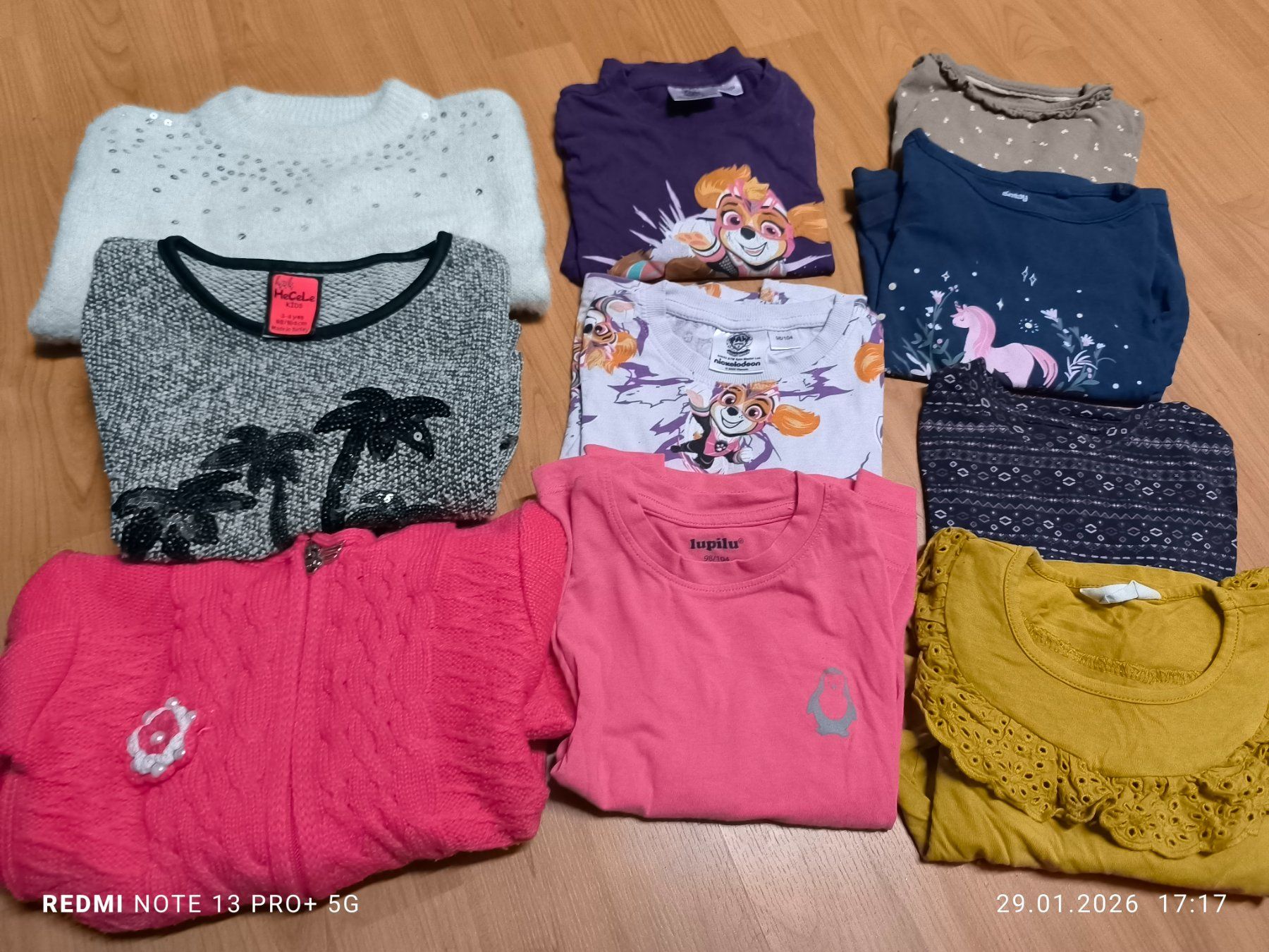Lotti & Set di vestiti: Kinder Kleider, Hosen, T-Shirts, Pullover, Gr. 98-104. – Usato da Jona venduto da mi2020 6
