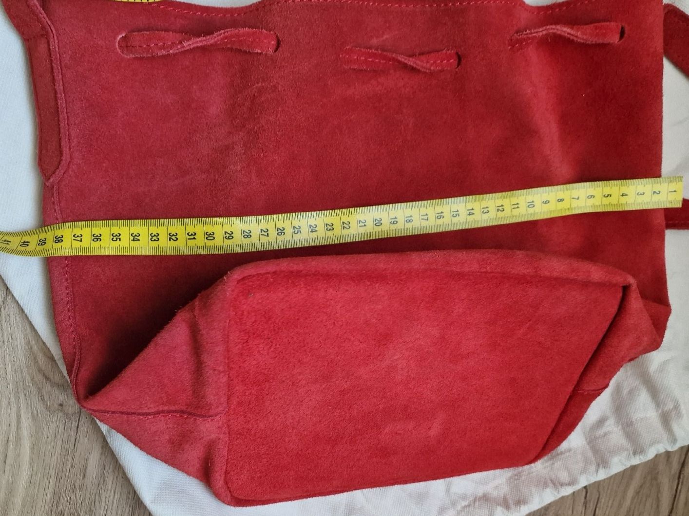 Borse da donna: Rote Scapa Beuteltasche Wildleder Handtasche Leder – Usato da Mönchaltorf venduto da nzhuravel 3